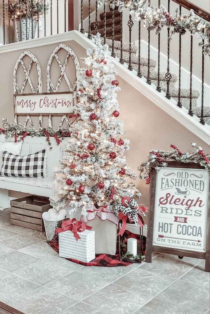 Country Farmhouse Flocked Entry Scene