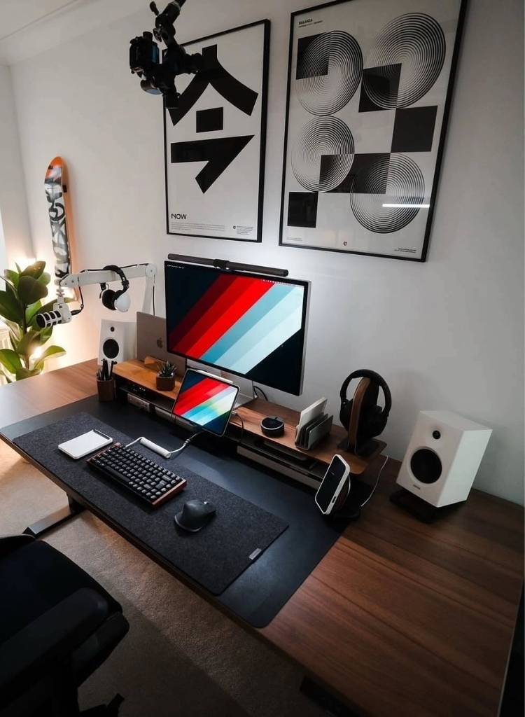 Creative Minimalist Home Office