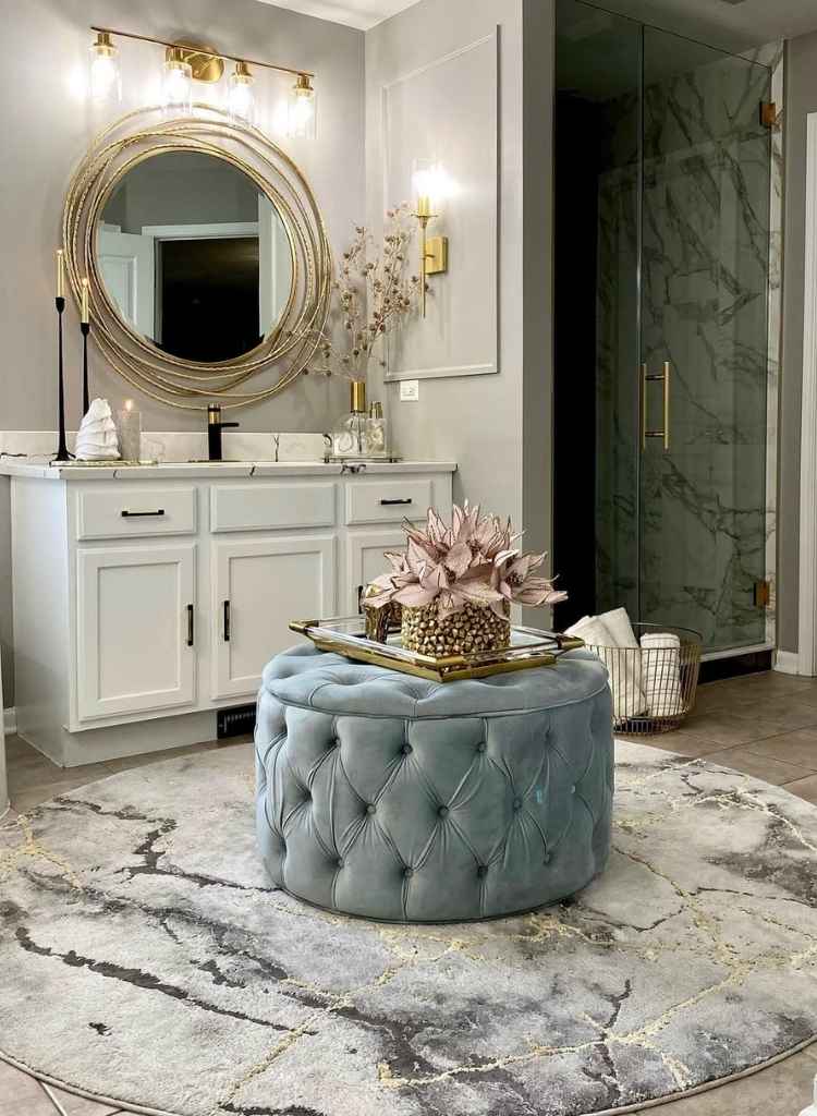 Elegant Christmas Bathroom Touch