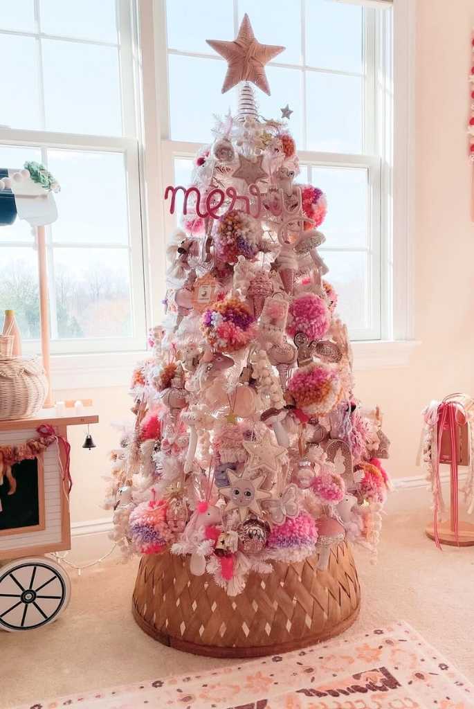 Merry Pom-Pom Christmas Tree