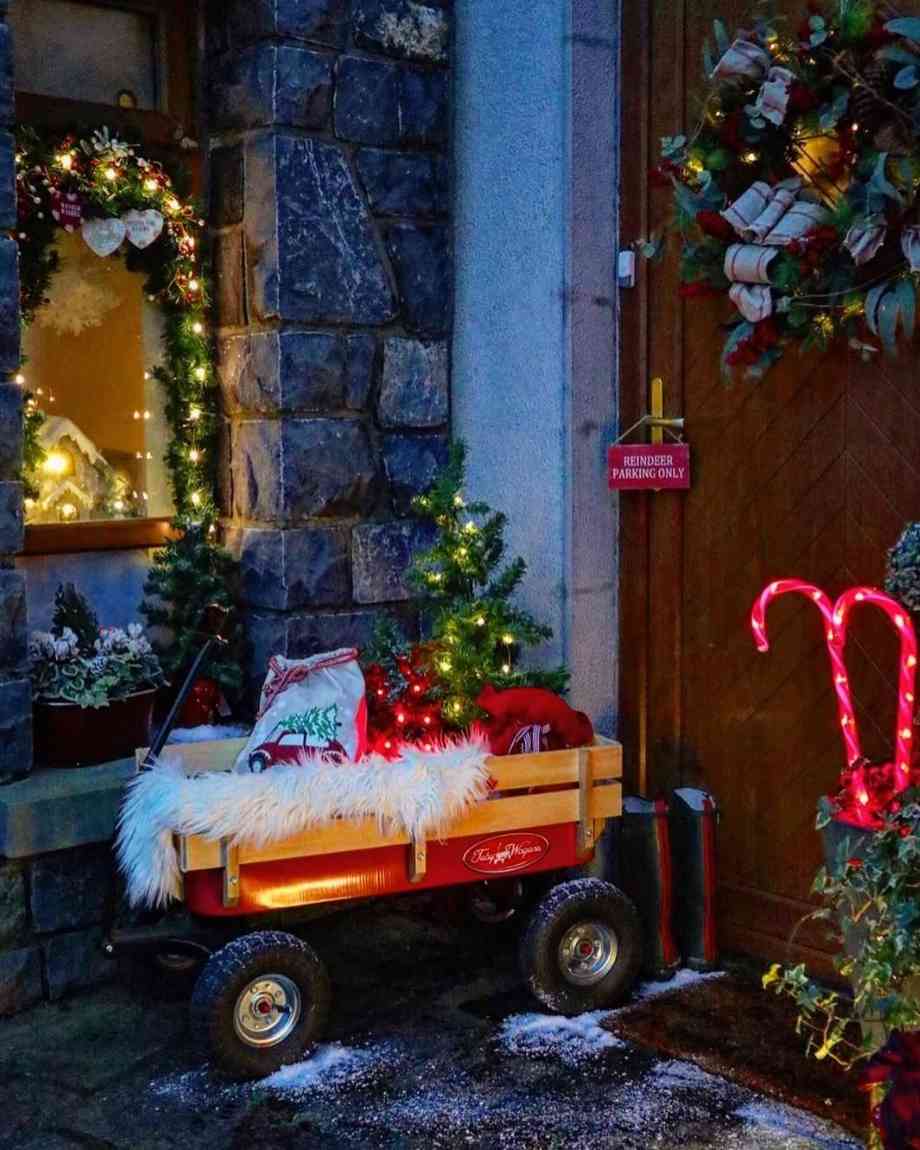 Nostalgic Christmas Wagon Display
