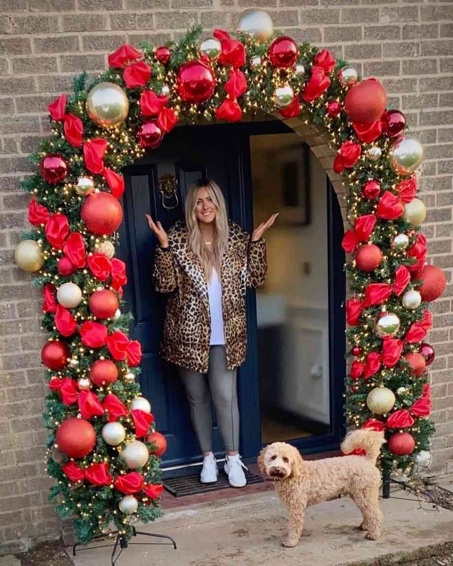 Red Bow and Bauble Christmas Archway