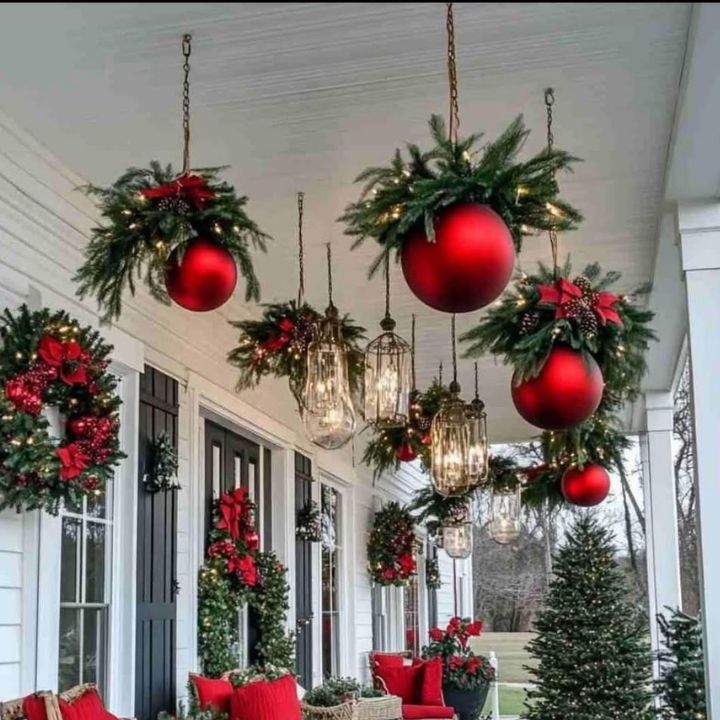 Red Ornament Porch Hanging Display