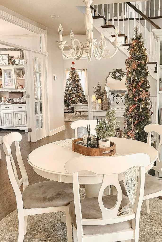 Soft Neutral Christmas Entry Look