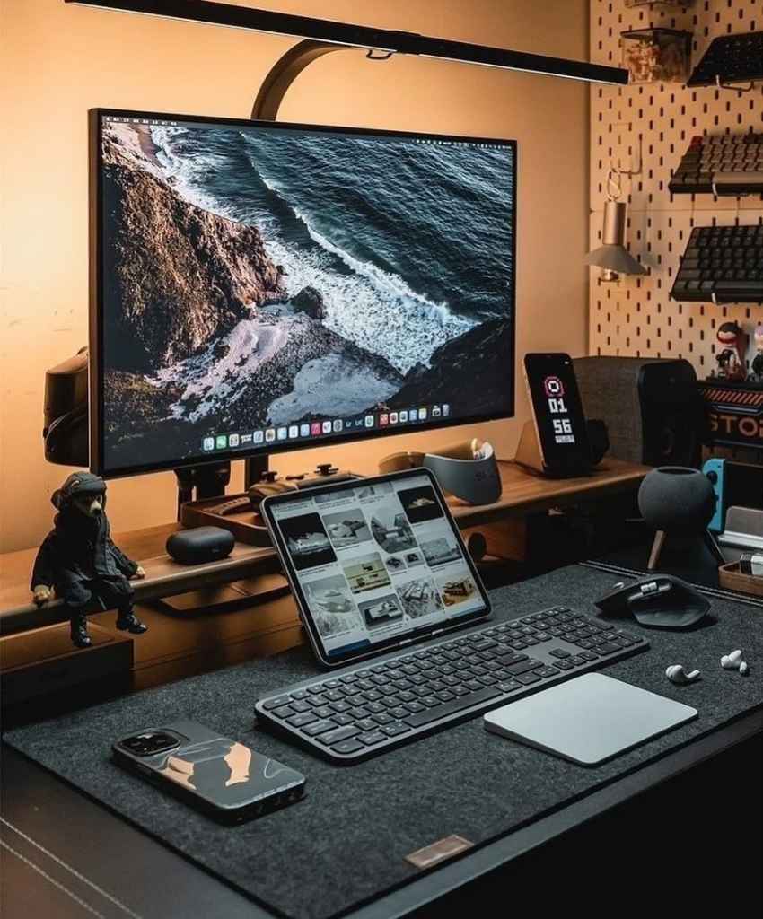 Tech-Inspired Modern Home Office