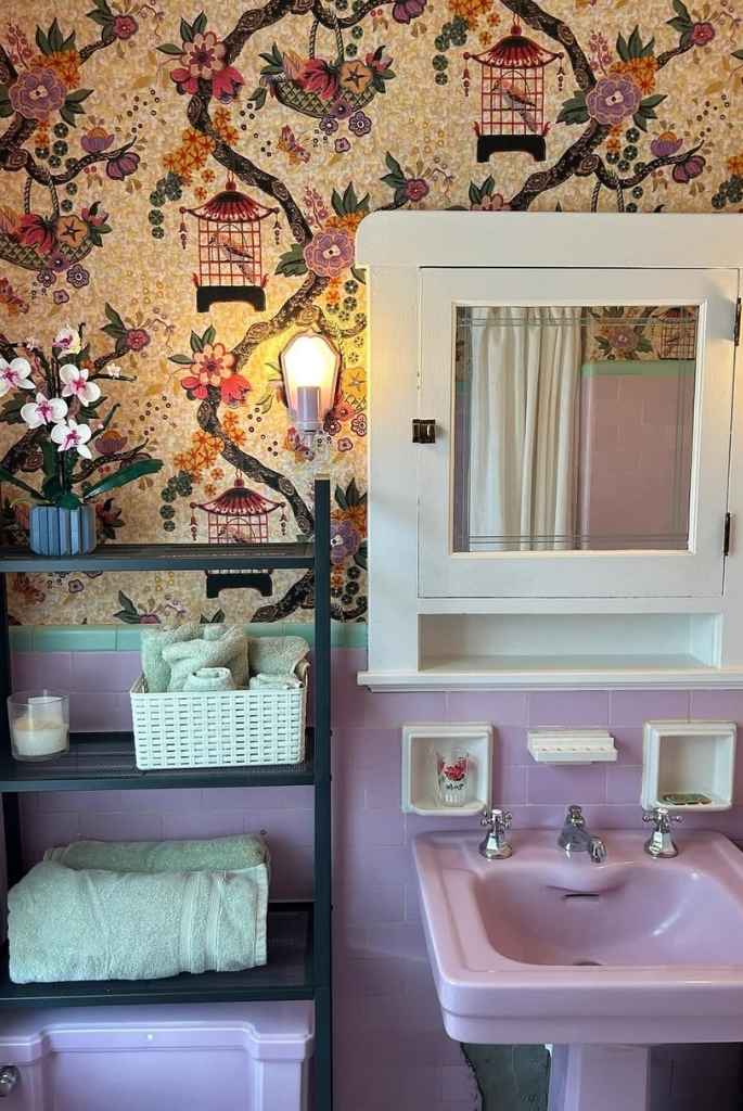 Lavender Bloom Vintage Bath