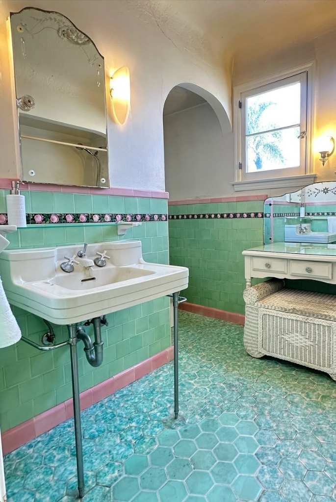 Mint Rose Vintage Bath Nook