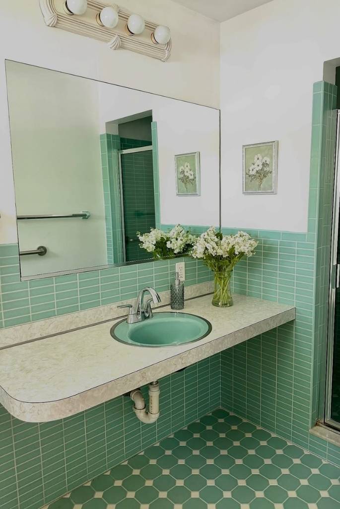 Minty Fresh Mid-Century Bathroom