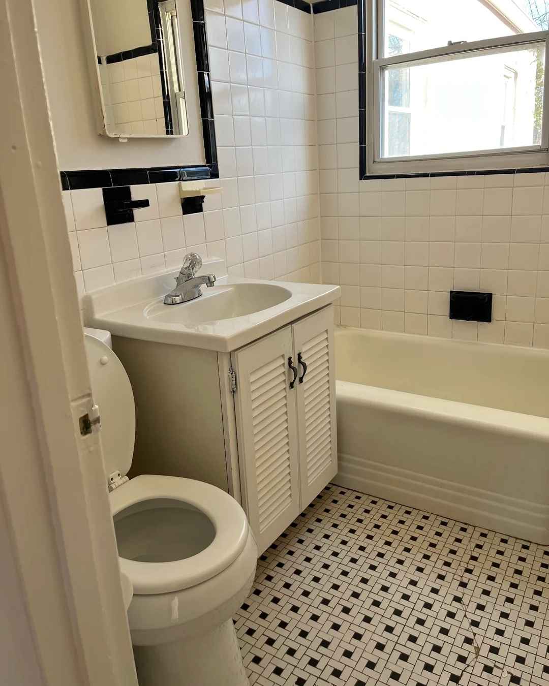 Retro Bathroom with Black and White Style