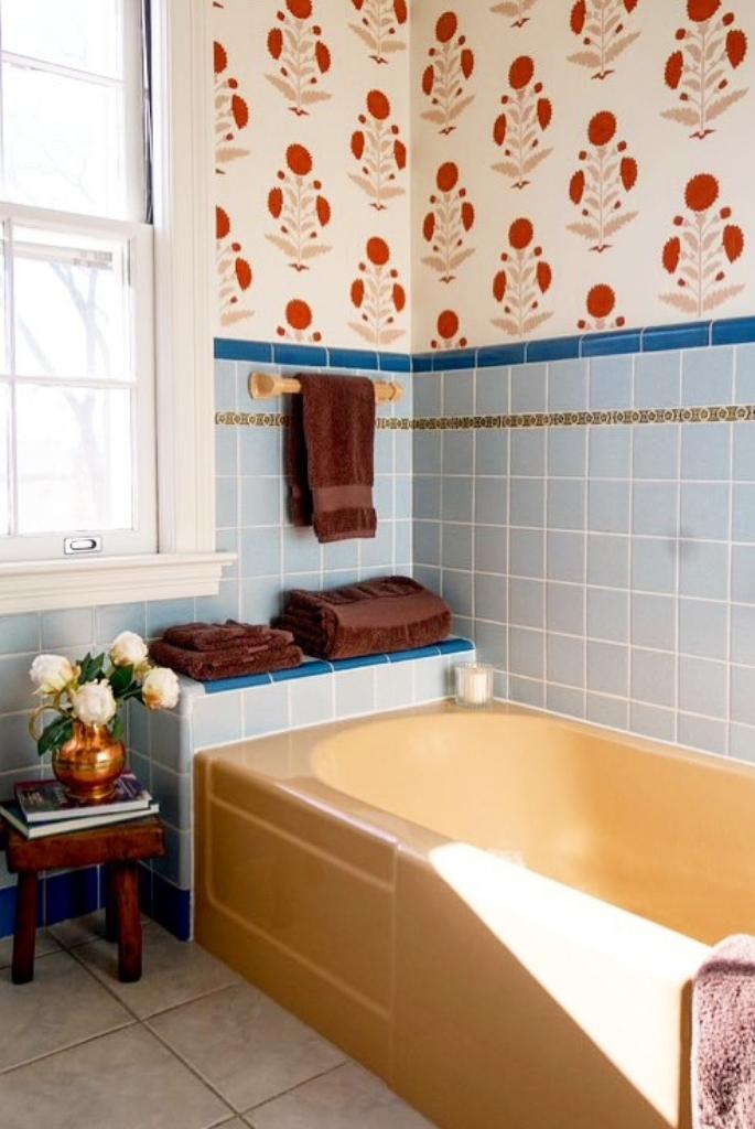 Retro Bloom Bath Corner