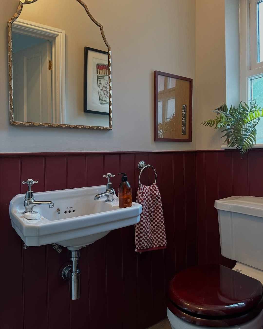 Vintage-Inspired Bathroom with Rich Tones