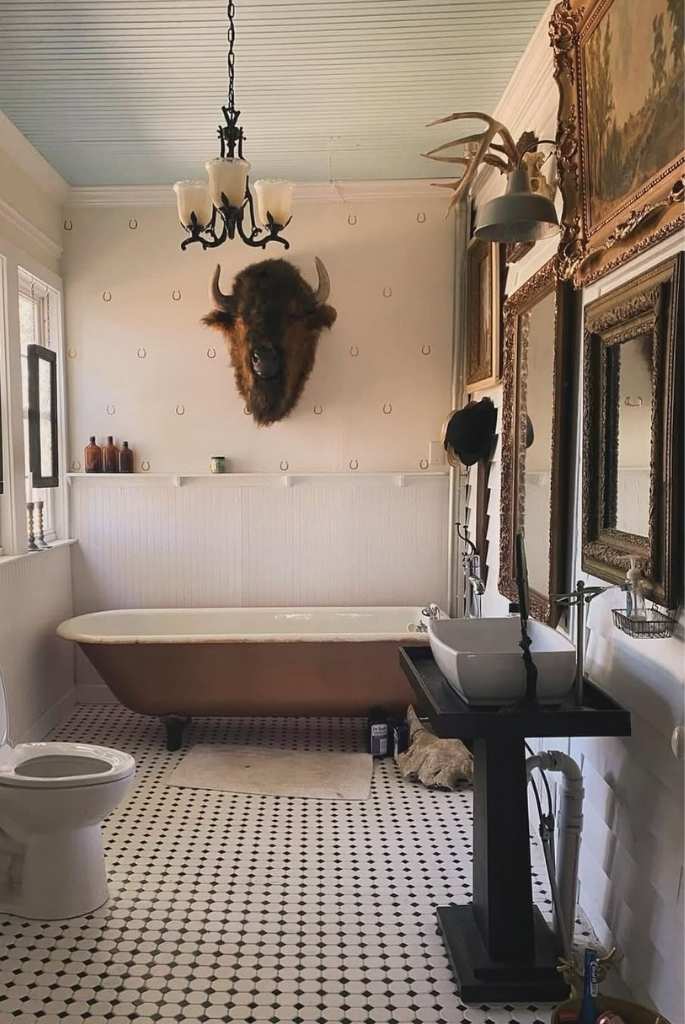 Western Lodge Bath Nook