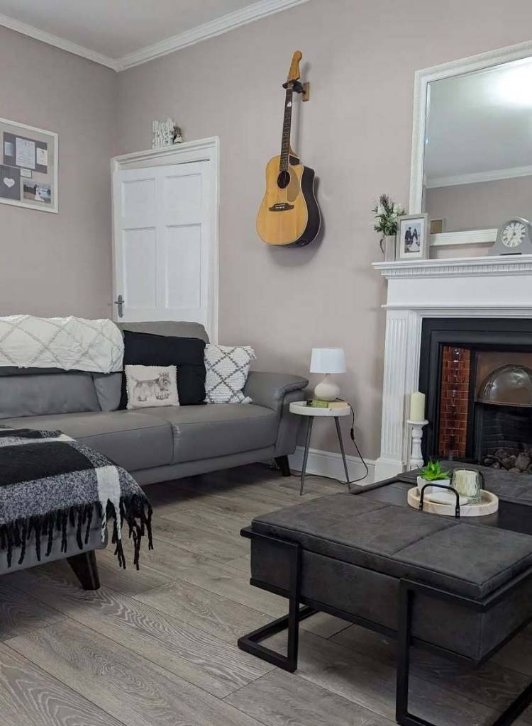 Gray Leather Sofa with Cozy Decor