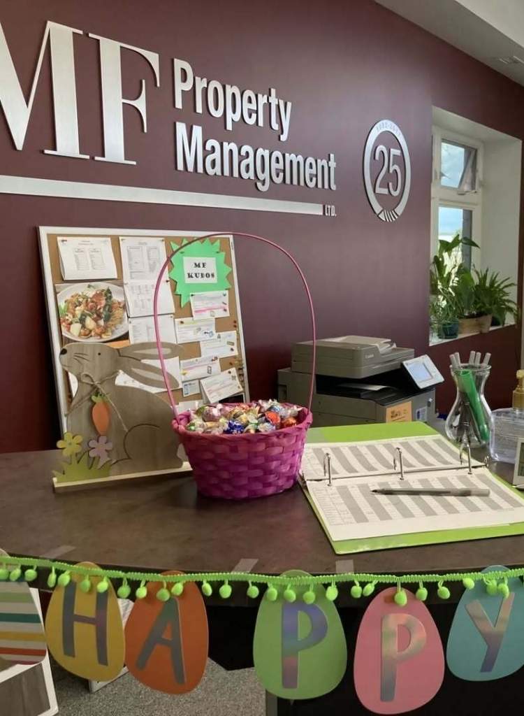 cheerful Easter decor