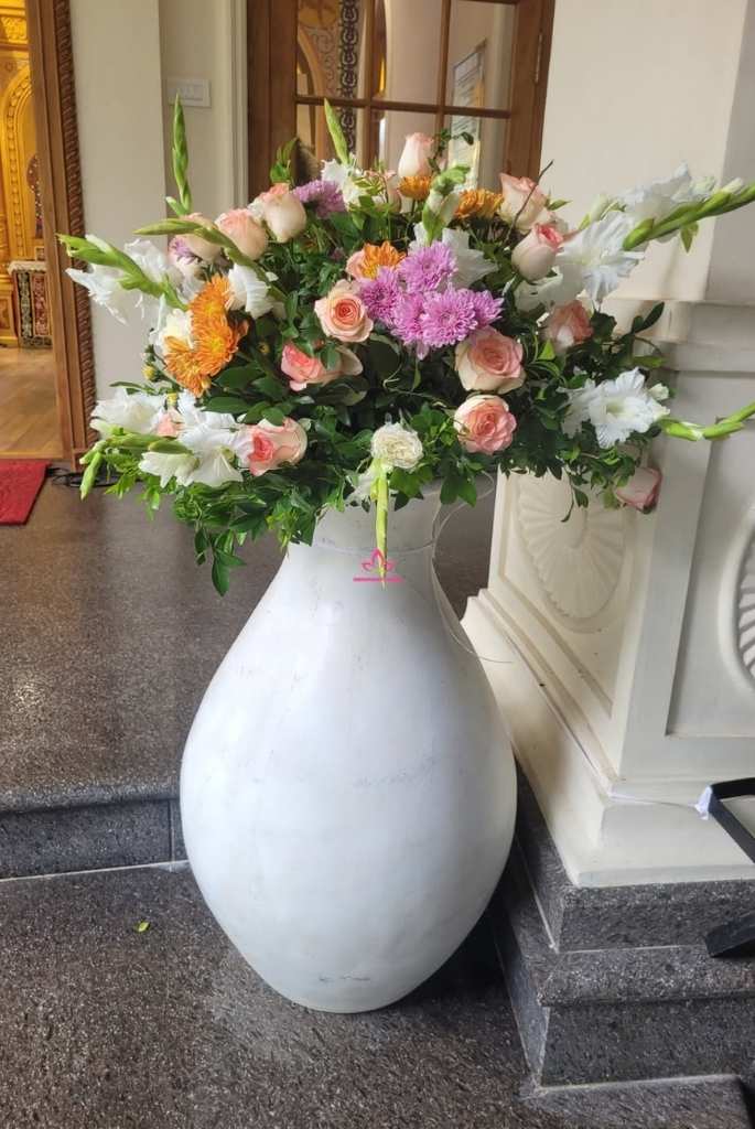 Grand White Teardrop Floral Vase