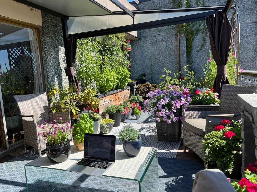 Balcony Garden Office