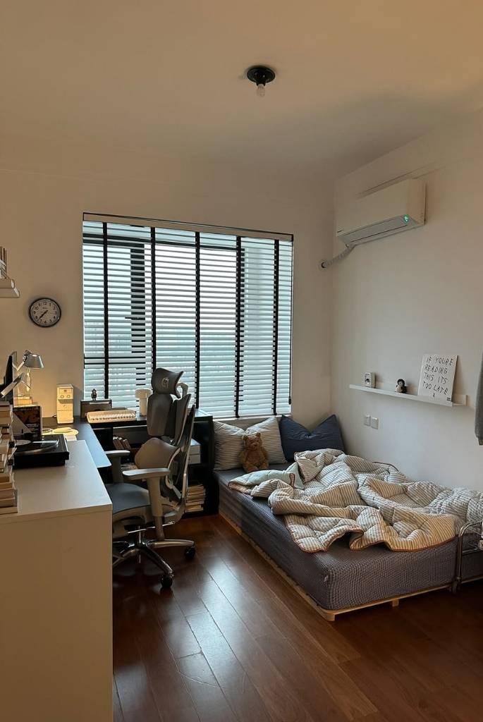 Minimalist Productivity Nook