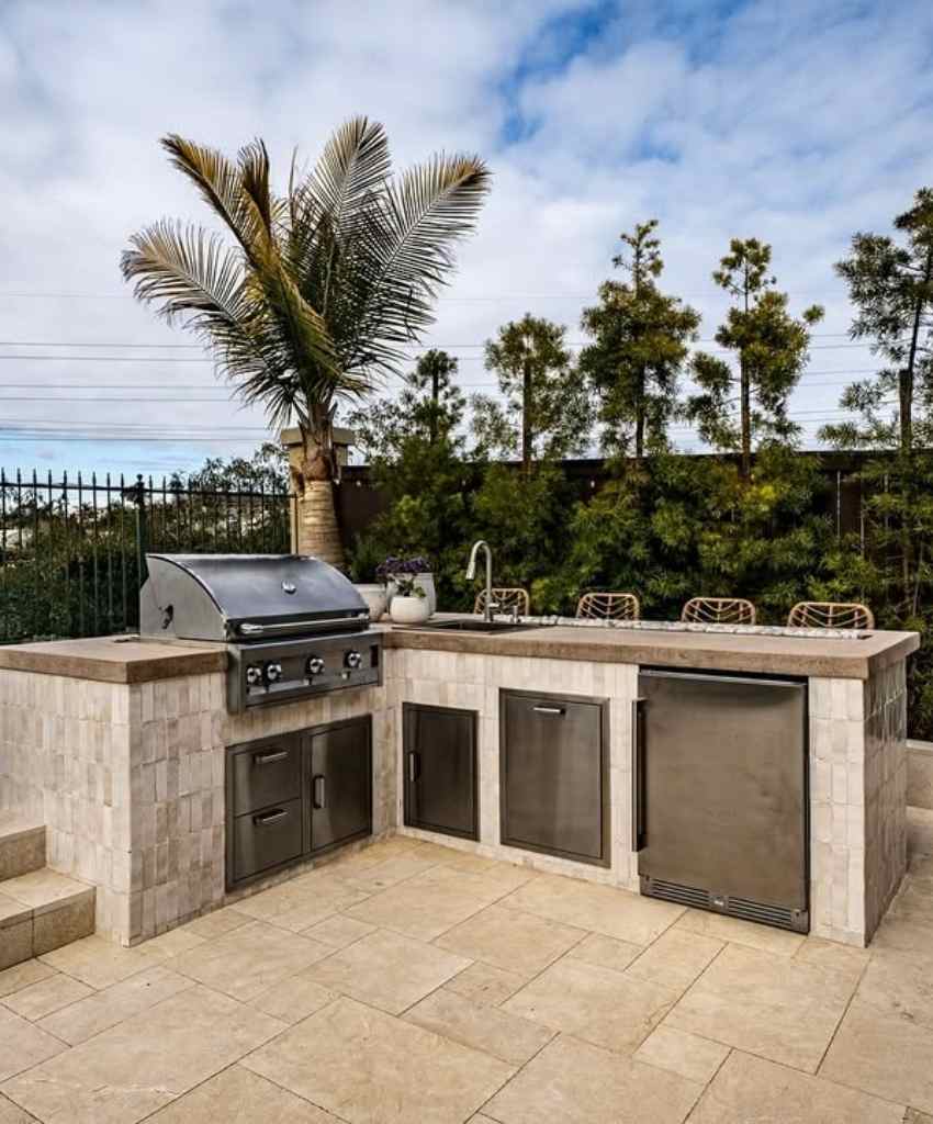 Modern Cooking Space with Stainless Steel Features