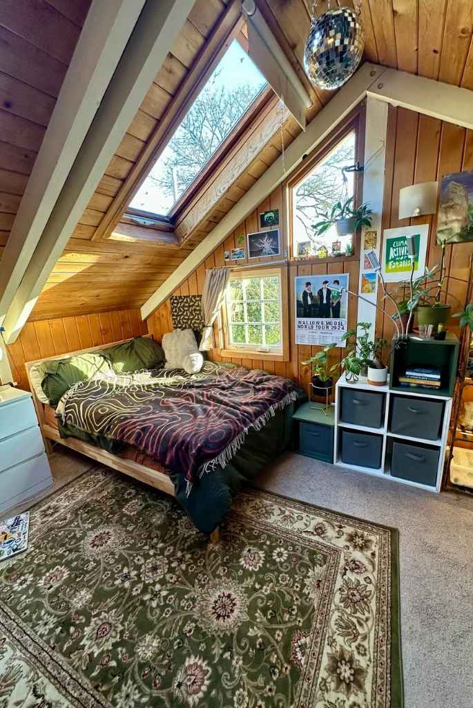 Skylight Cozy Loft Setup