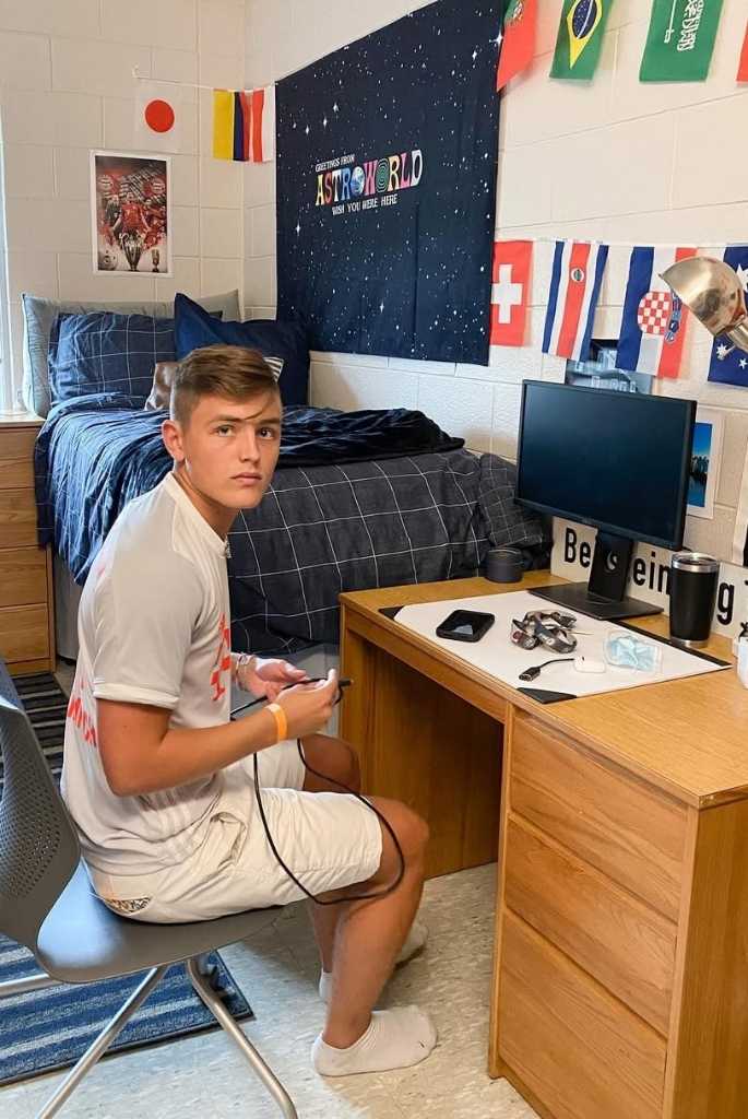 Sports & Flags Dorm Setup