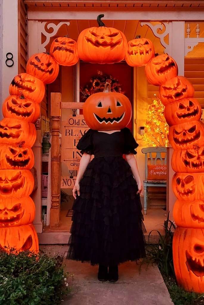 Glowing Jack-o’-Lantern Archway