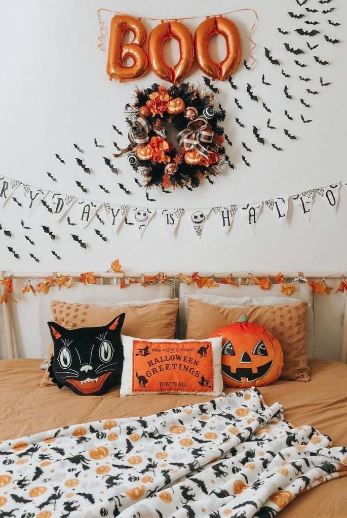 Boo Balloon Bed Display