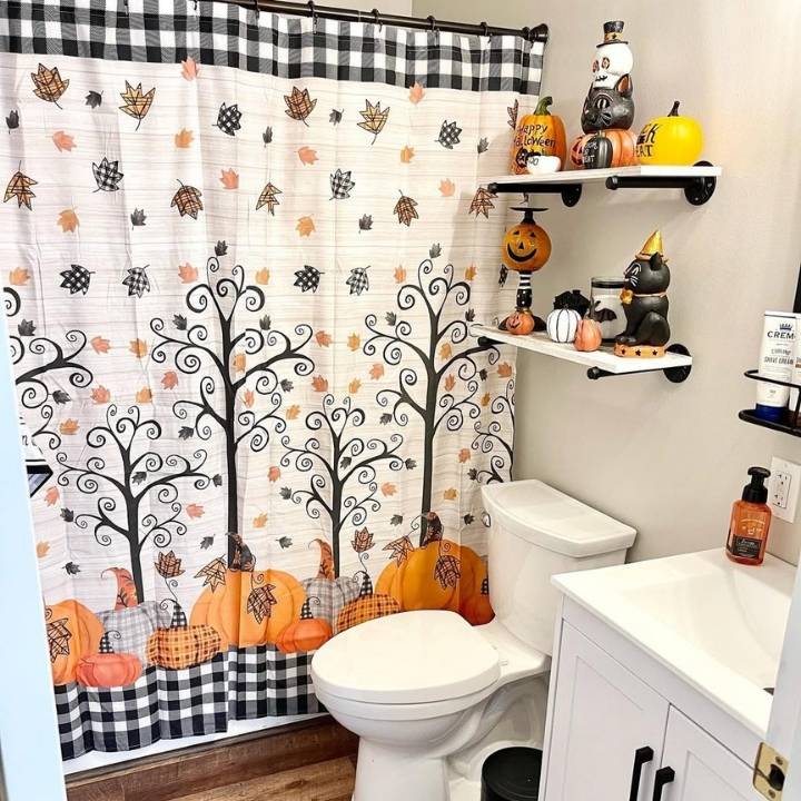Cozy Autumn-Inspired Halloween Bathroom