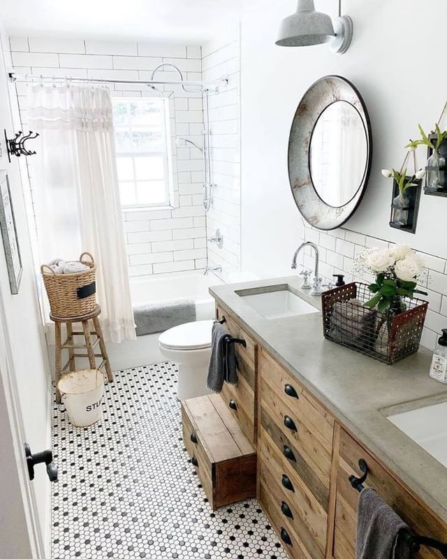  Cozy White Farmhouse Bathroom with Rustic Touches