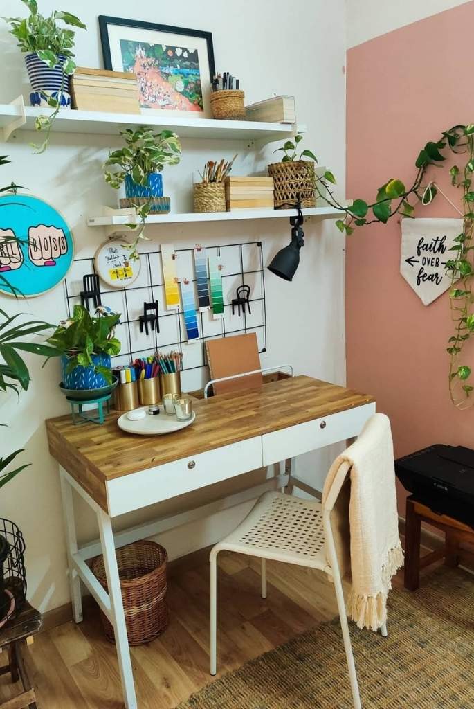 Fresh and Inspiring Desk with Cozy Vibes