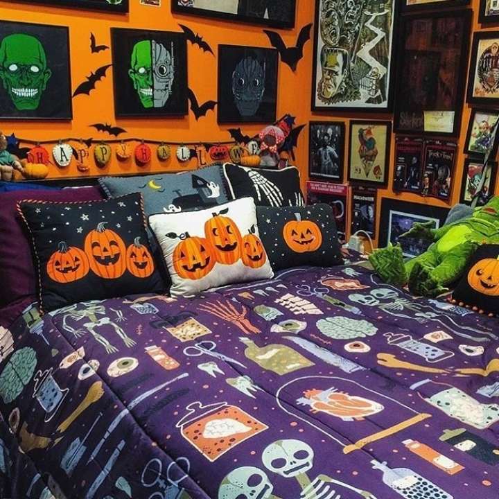 Mad Scientist Halloween Lab Room