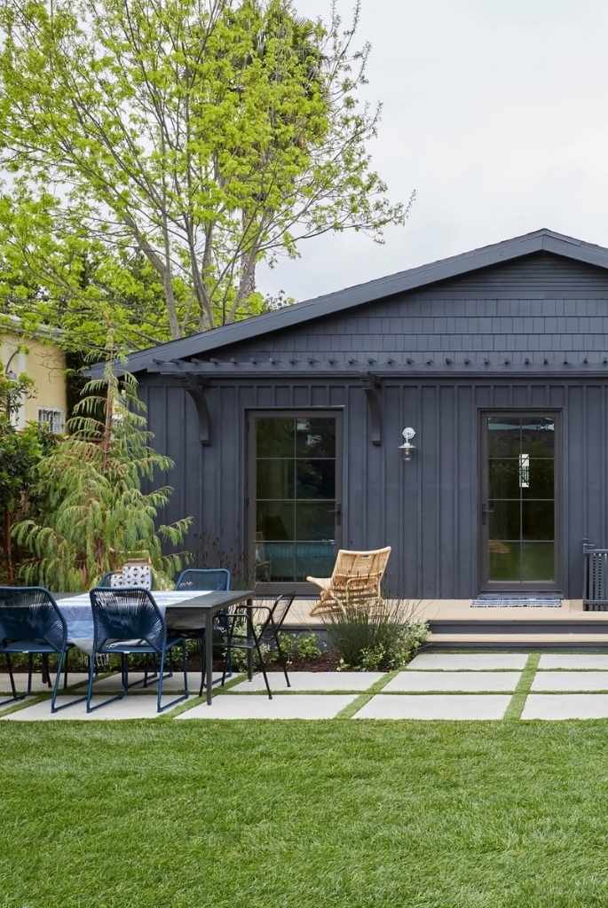 Minimalist Patio Dining