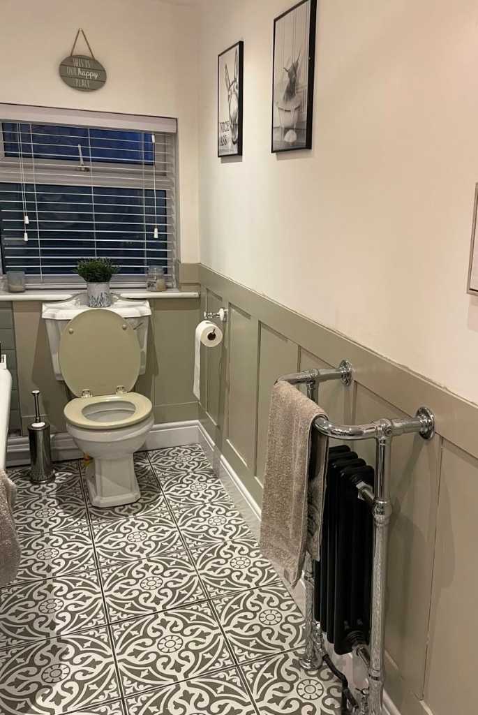 Monochrome Grace Cottage Bathroom