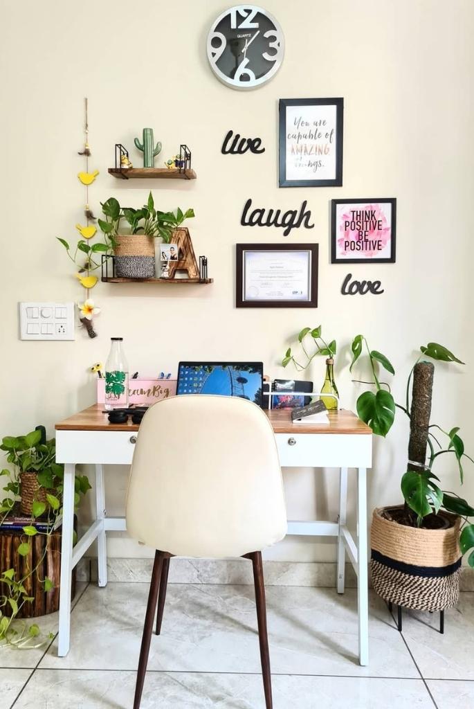 Motivational Study Desk 