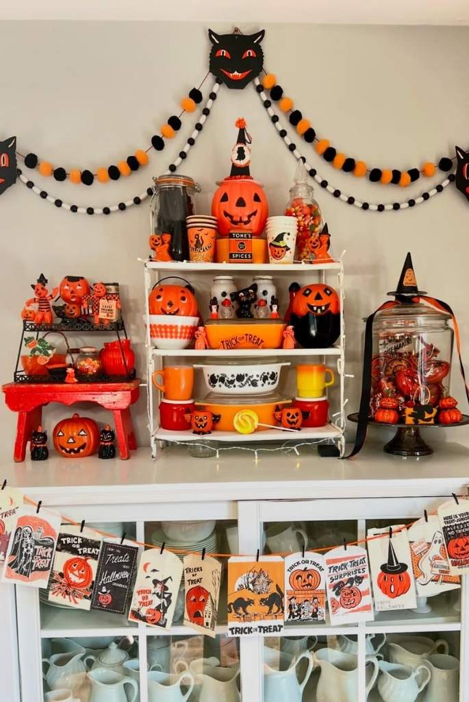 Retro Halloween Display Shelf