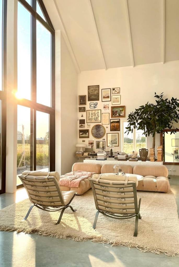 Soft Neutrals in a Sunlit Apartment