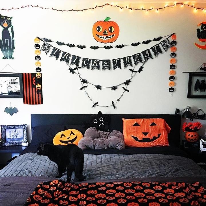 Trick-or-Treat Wall Accent Bedroom
