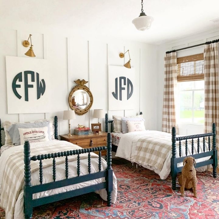 Vintage-Inspired Shared Sister Setup