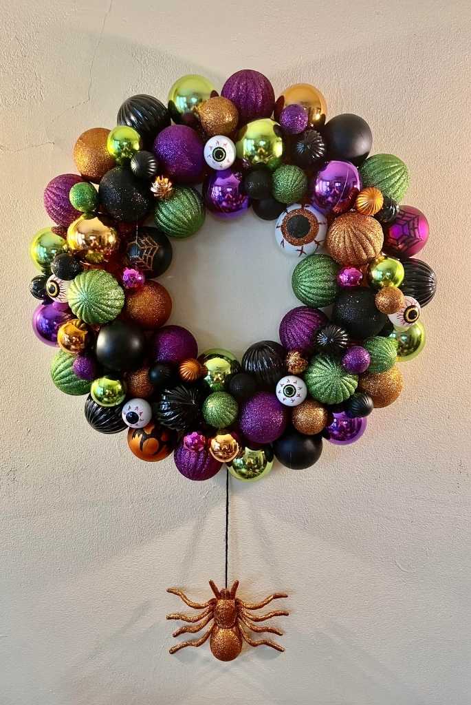 Glitter Orb Halloween Eyeball Wreath