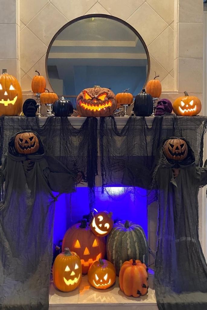 Glow-in-the-Dark Halloween Pumpkin Mantel