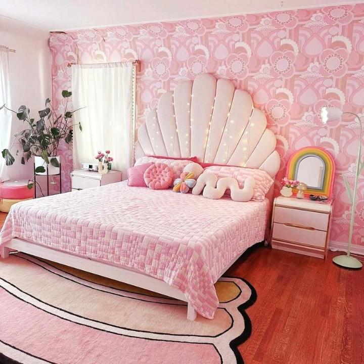 Retro Pink Shell Bedroom