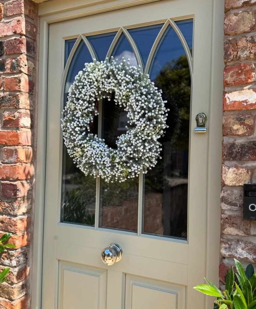 Whispering White Baby's Breath Wreath