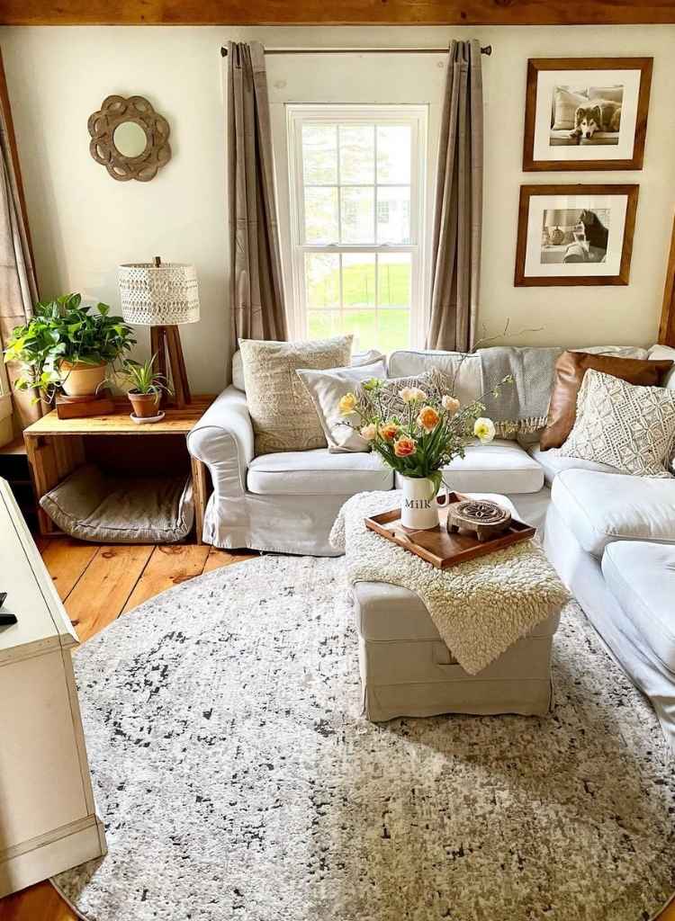 Light Cottage Living Room Corner