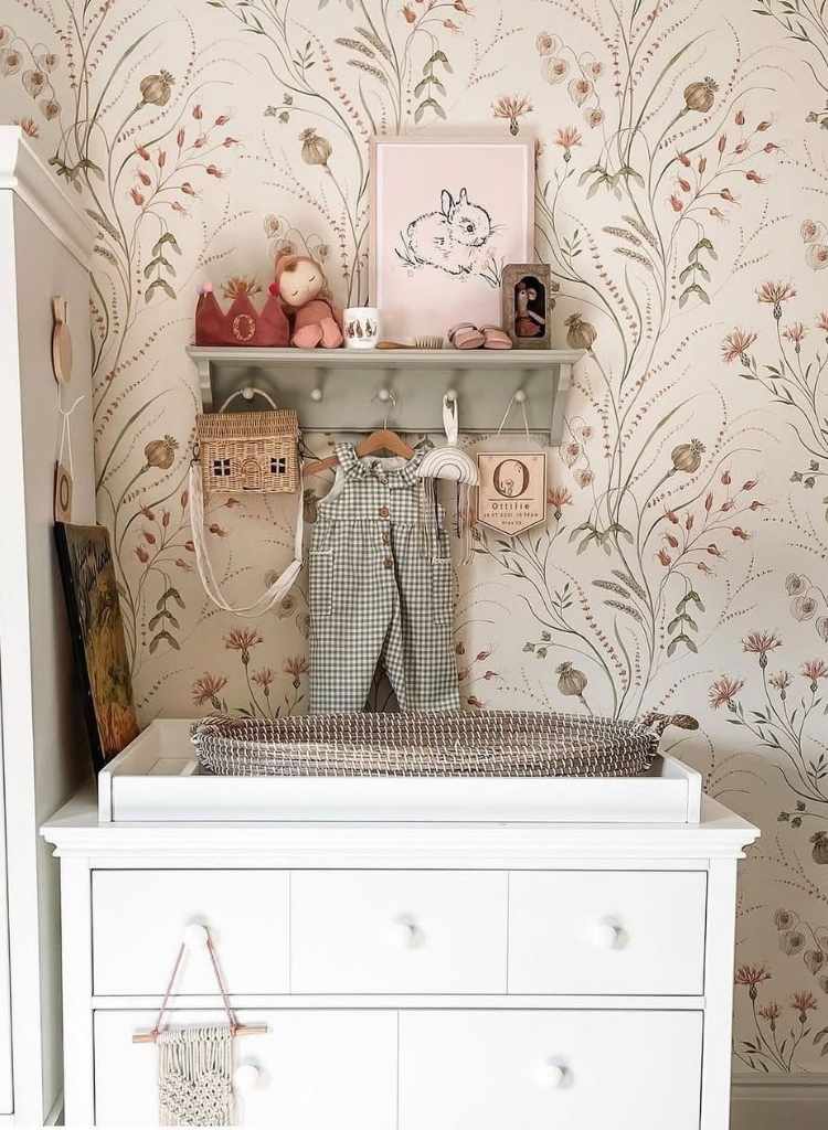 Delicate Floral Wallpaper