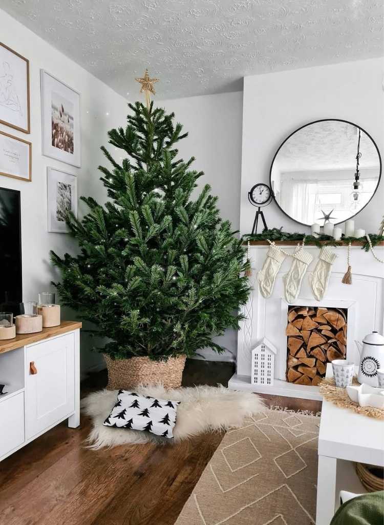 Minimal Scandinavian Christmas Living Room