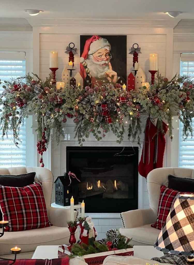 Classic Santa Mantel Charm