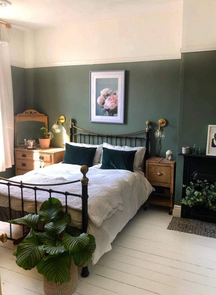 Fresh Dark Green Cottage Bedroom