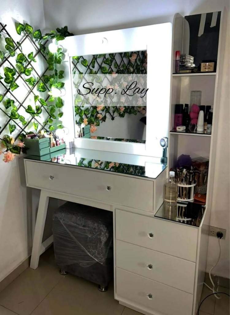 Fresh Green Vanity