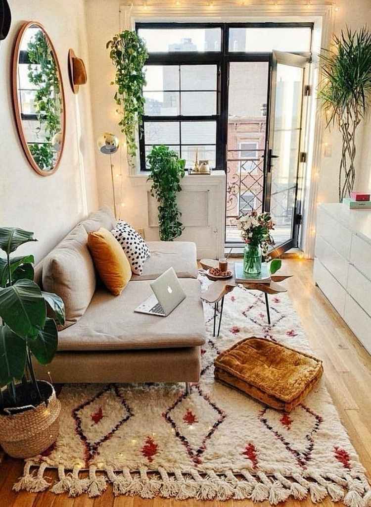 Light-Filled Spring Apartment Corner