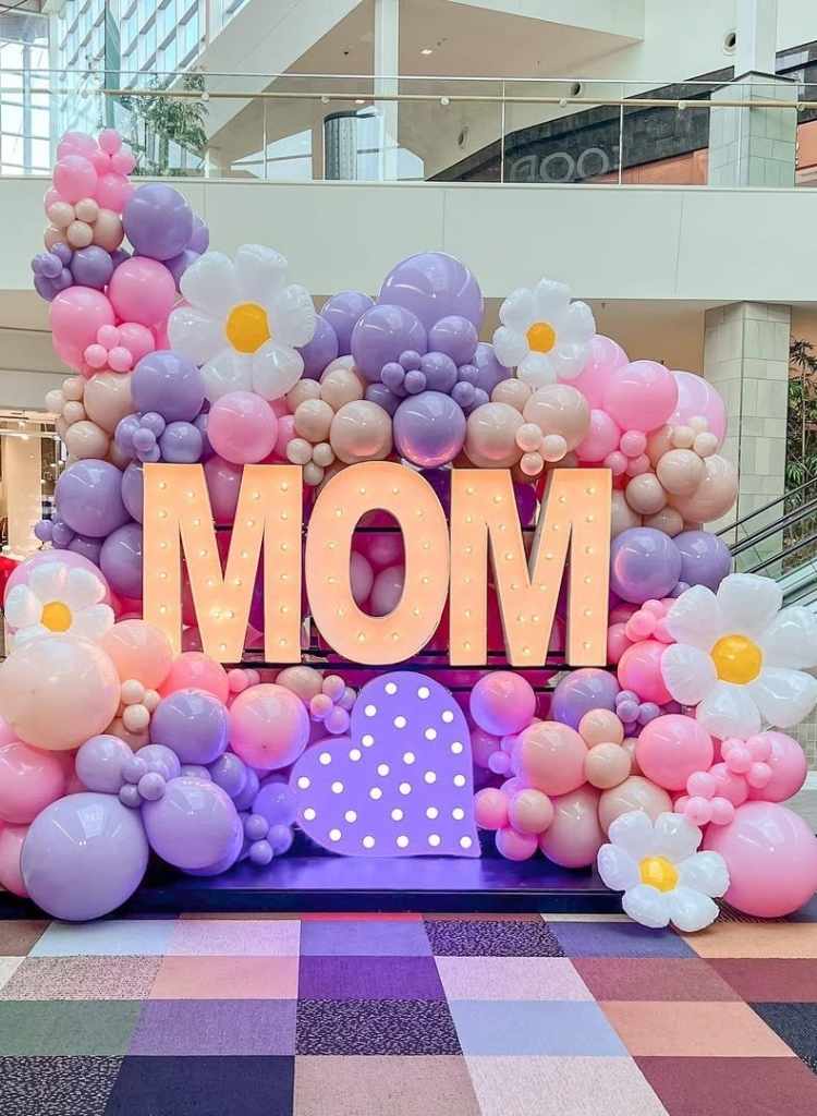 MOM Balloon Display
