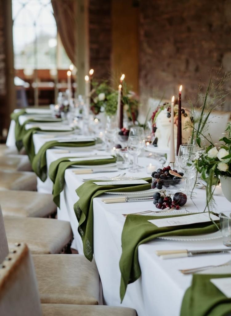 Green Runner Outdoor Tablescape